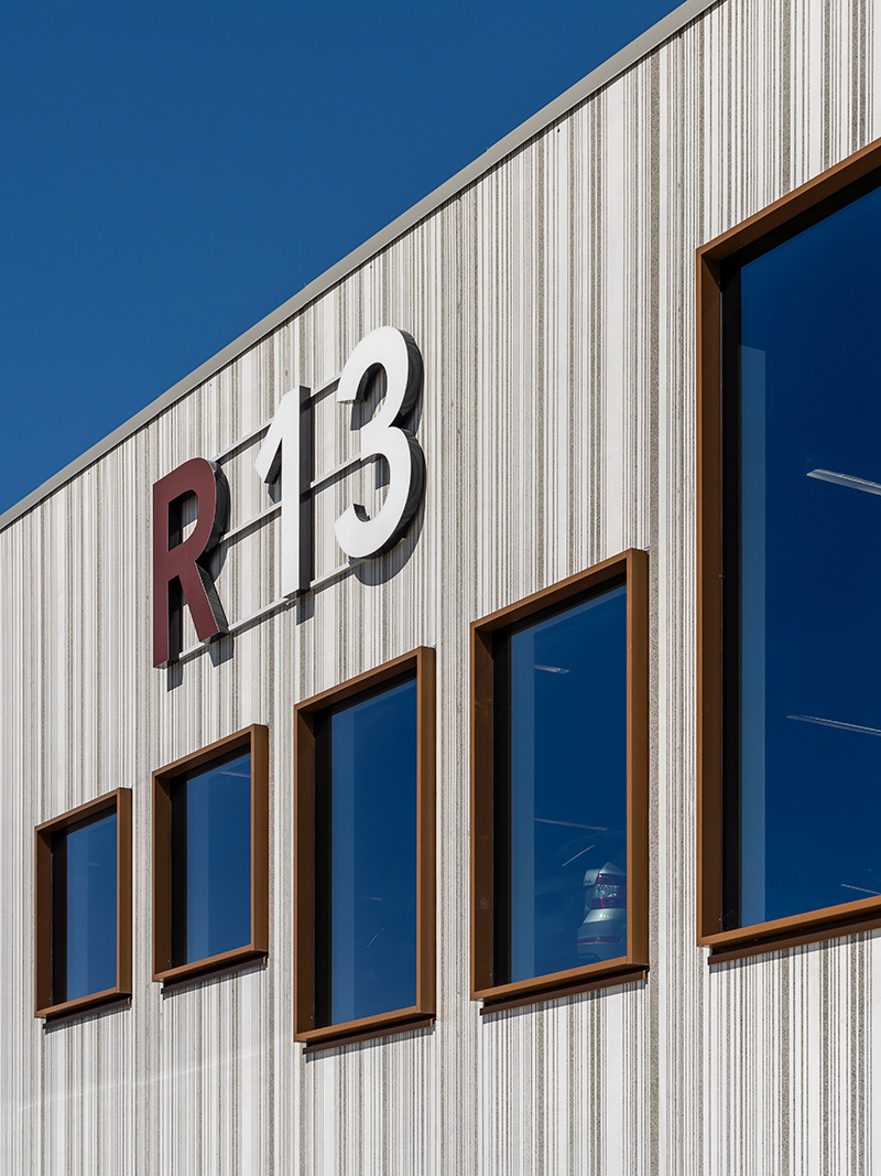 Tau Shopping Center R13