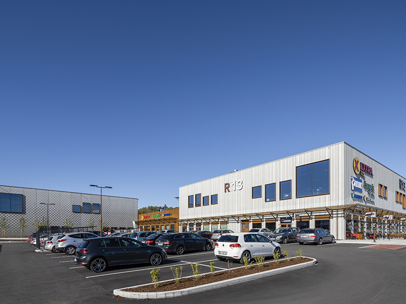 Tau Shopping Center R13